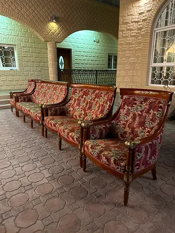 Wood Frame Upholstered Vintage-Style Sofa