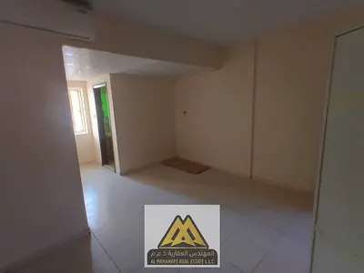 موقع مميز | مساحة كبيرة جدًا | مطبخ منفصل مجهز | مساحة ممتازة | طابق أرضي | بناية نظيفة جدًا | باركن خلف البناية | سكن مريح | مناسب للعائلات | سعر ممي