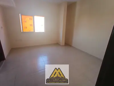 Spacious studio apartment with a semi-separate kitchen in a prime location, close to all amenities.