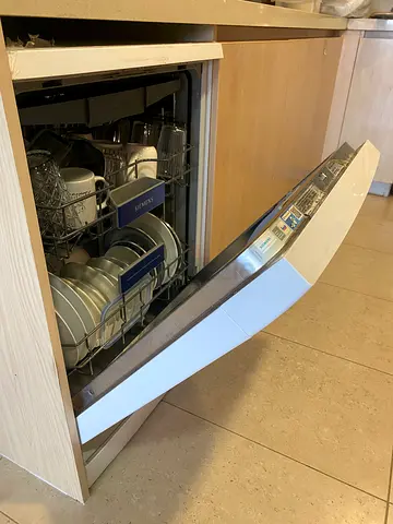 Siemens iQ300 Free-Standing Dishwasher 60 cm, gentle use, 5 years
