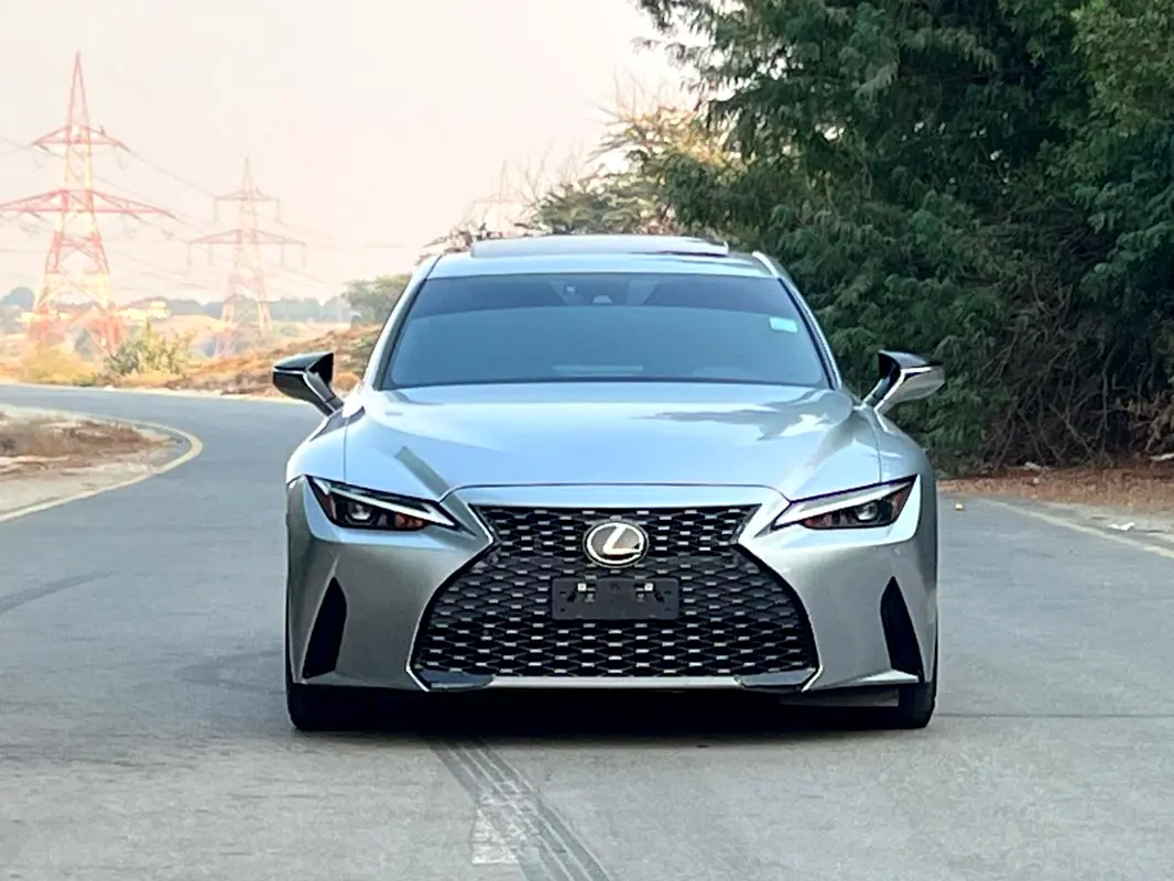 Lexus IS-Series 2023 — photo 1 of 20