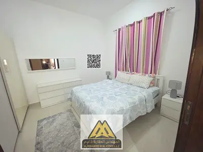 Fully furnished apartment with brand new furniture and a spacious layout in a prime location behind Mark & ​​Save, with free maintenance