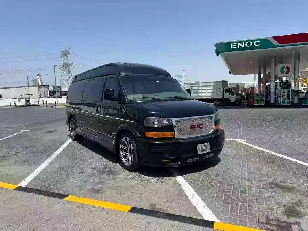 GMC Savana 2017 — photo 1 of 6