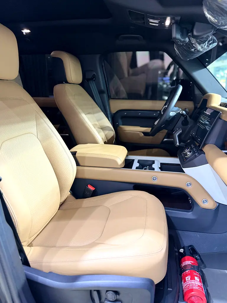 Land Rover Defender 2026