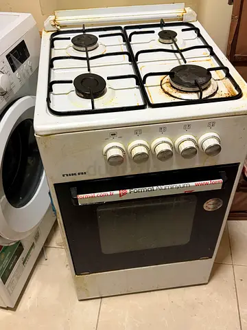 Used freestanding gas cooker with oven - functional, needs cleaning
