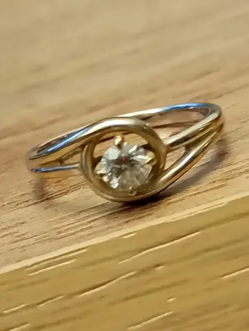 18k White Gold 0.7 Carat Diamond Designer Brand