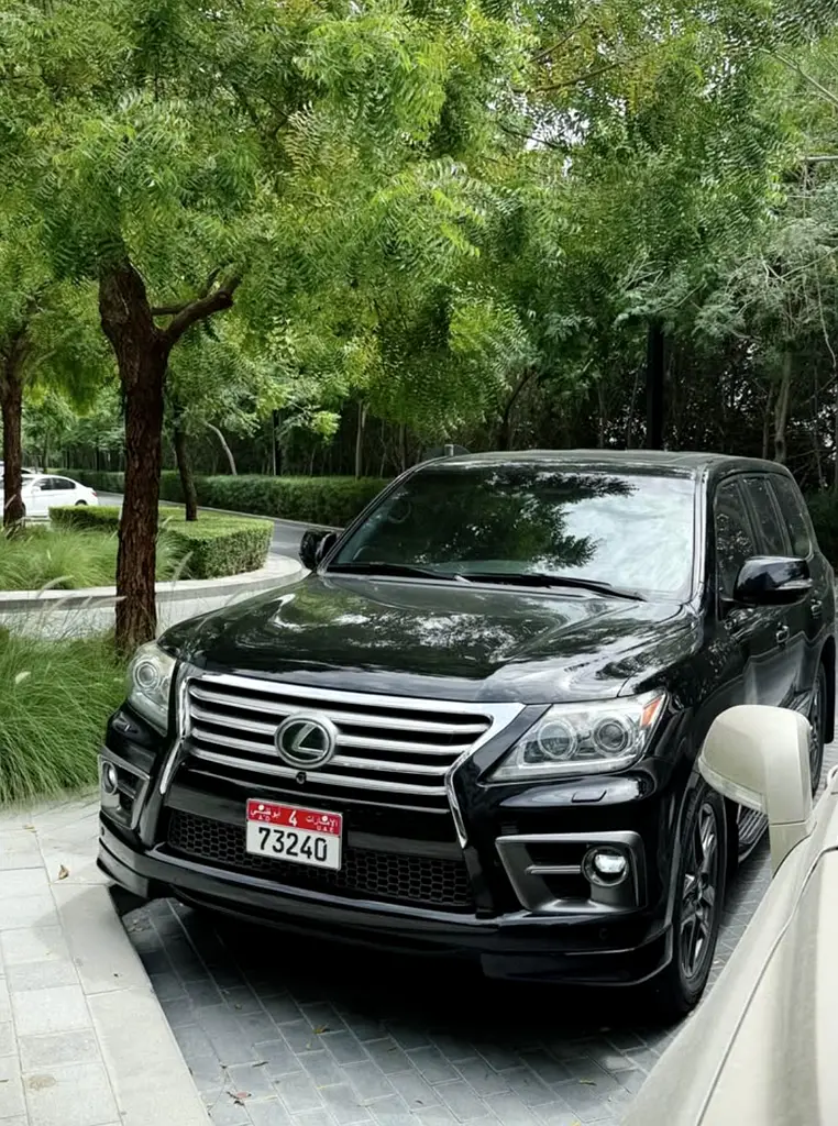 Lexus LX-Series 2014 — photo 1 of 5