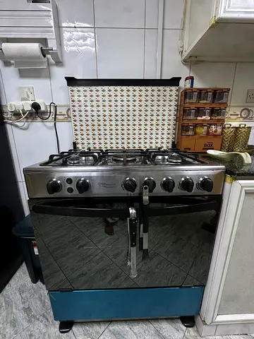 Used freestanding gas cooker with oven - perfect working condition