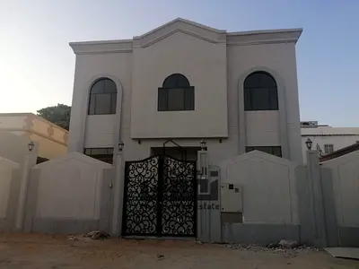 فيلا فاخرة للبيع في الغافية  📍 موقع مميز – فرصة استثمارية وسكنية رائعة  🔹 عمر الفيلا: 4 سنوات فقط 🔹 مساحة الأرض: 2,500 قدم مربع 🔹 مساحة البناء: 4,000 قدم مربع