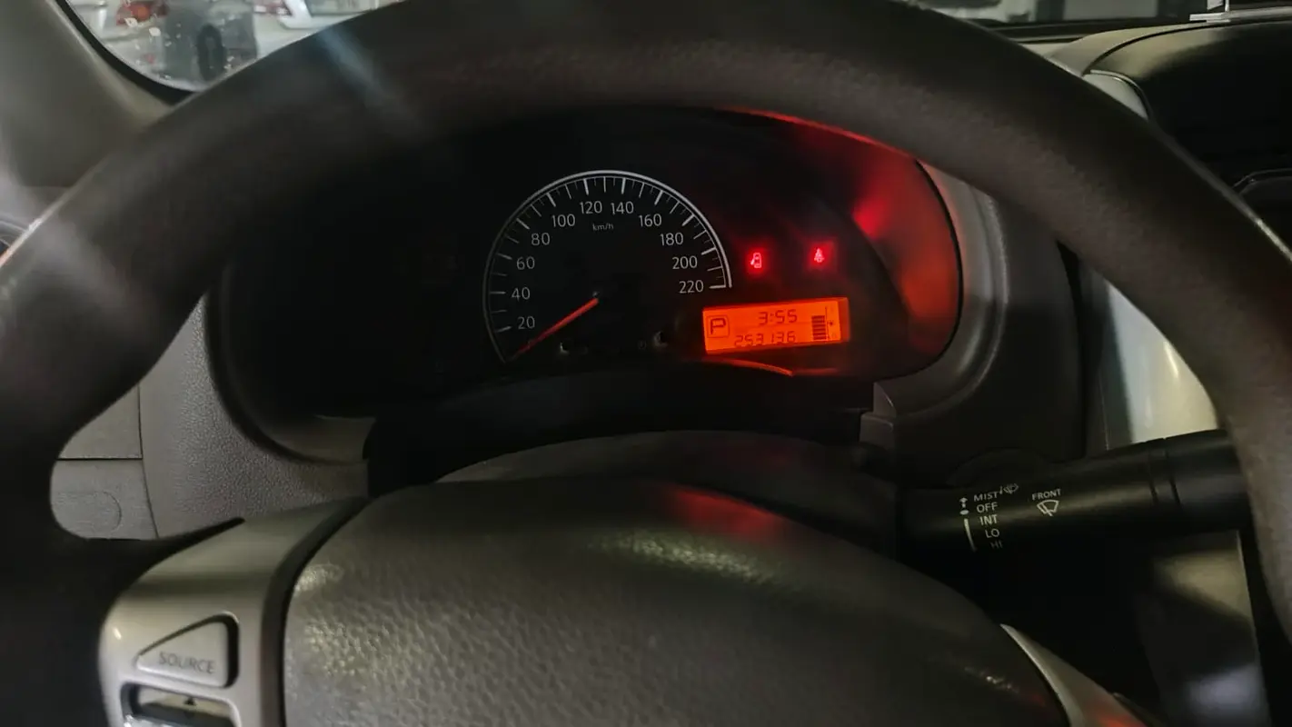 Nissan Sunny 2016 — photo 1 of 7