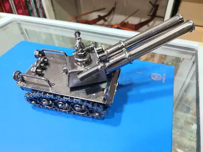 Handcrafted Metal Tank Model with Dual Barrel Cannons - Decorative Collectible 20cm