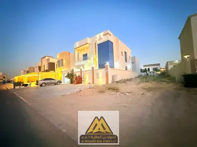 فرصة مميزة للإيجار السنوي فيلا فاخرة في منطقة الياسمين بعجمان، تتميز بتشطيبات سوبر لوكس وتصميم عصري ومساحات واسعة تناسب العائلات الكبيرة، في موقع هادئ