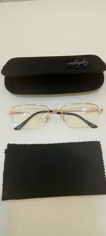 Reading glasses frame Eyekkeper with case and cloth