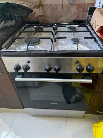 Used stainless steel gas cooker with oven - good working condition