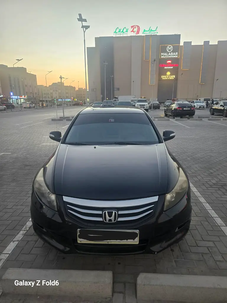 Honda Accord 2012 — photo 1 of 7