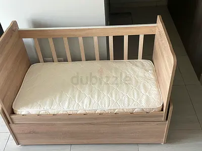 Wooden Baby Crib with Mattress - Light Oak, Good Condition (0 - 3 years)