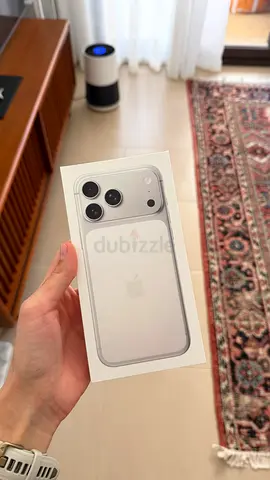 iPhone 17 pro max box