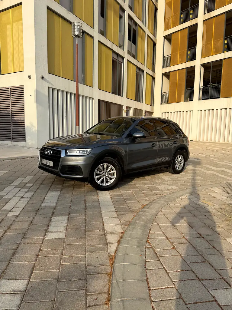 Audi Q5 2018 — photo 1 of 9