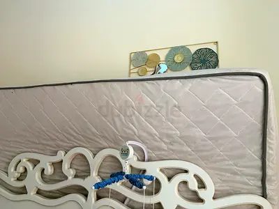 Queen mattress - good condition