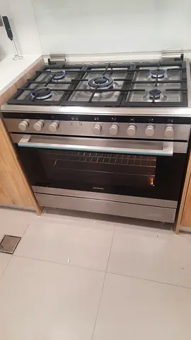 Siemens brand full gas cooker 5 burner 90 / 60 cm