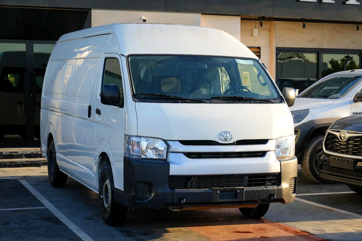 Toyota Hiace 2025 — photo 1 of 20