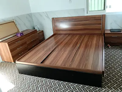 Bed set with dressing side table metters
