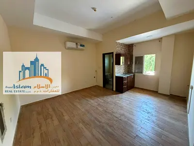 استوديو واسع للإيجار في المويهات 1 | مطبخ شبه منفصل | قريب من شارع عمار والخدمات | 20,000 درهم سنوياً
