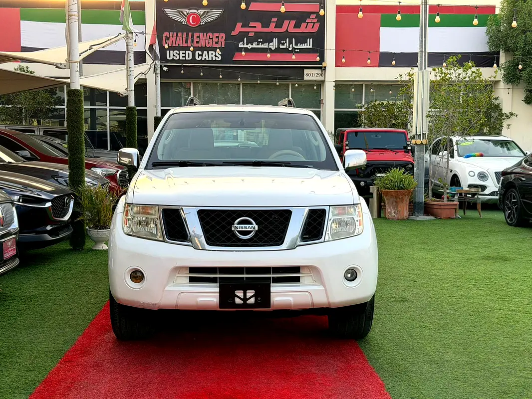 Nissan Pathfinder 2012 — photo 1 of 17