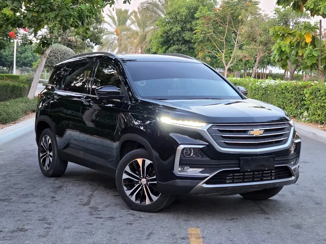 Chevrolet Captiva 2022 — photo 1 of 9