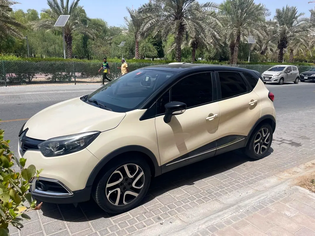 Renault Captur 2016 — photo 1 of 4