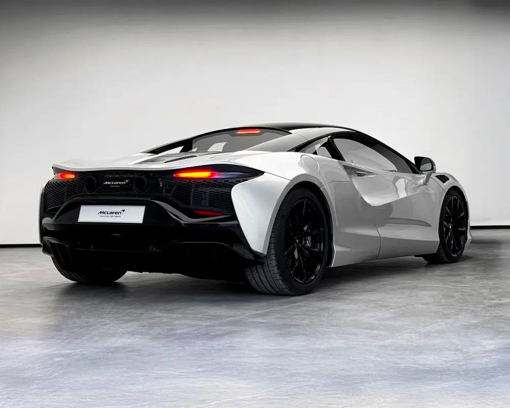McLaren Artura 2023