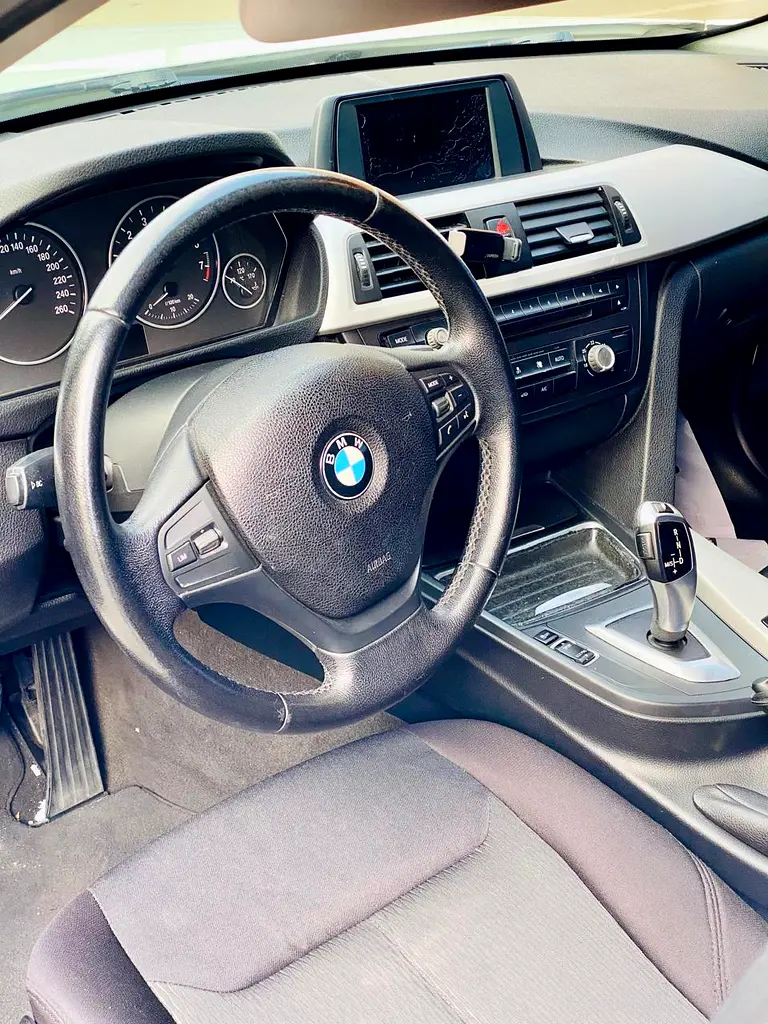 BMW 3-Series 2013 — photo 1 of 6