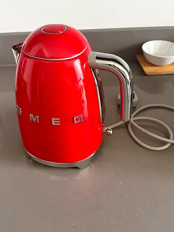 Red electric kettle - 1.7L,