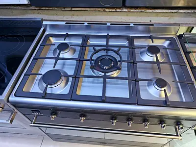Smeg latest model  Gas/Electric 5 Burner Cookeing range top gass oven electric with dual fan Black m