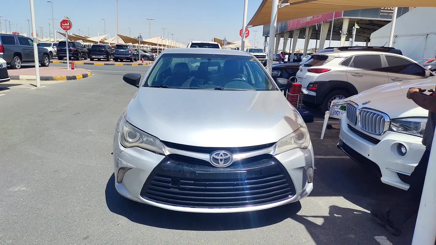 Toyota Camry 2017 — photo 1 of 7