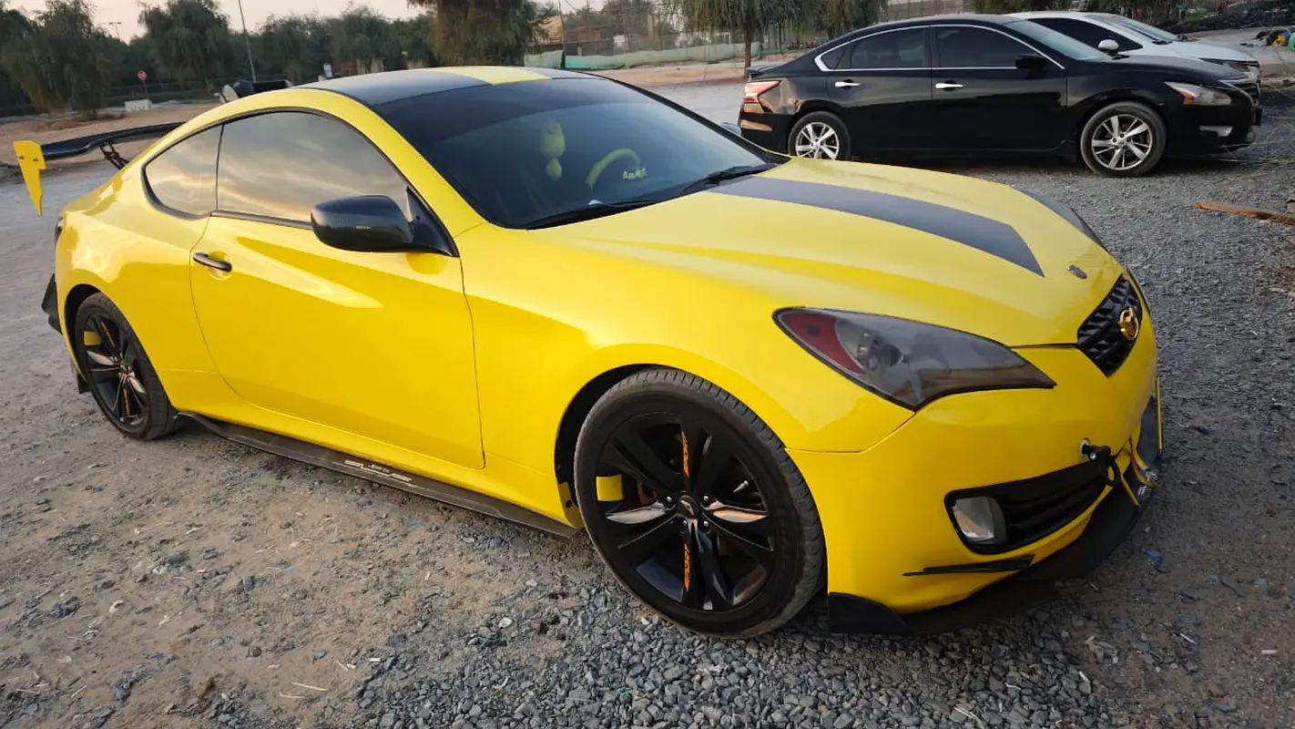 Hyundai Genesis 2011 — photo 1 of 8