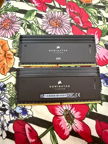 Corsair dominator titanium 96 gb ddr5 7000 ms