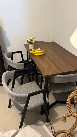 Best conditions Dining table with 4 Chairs