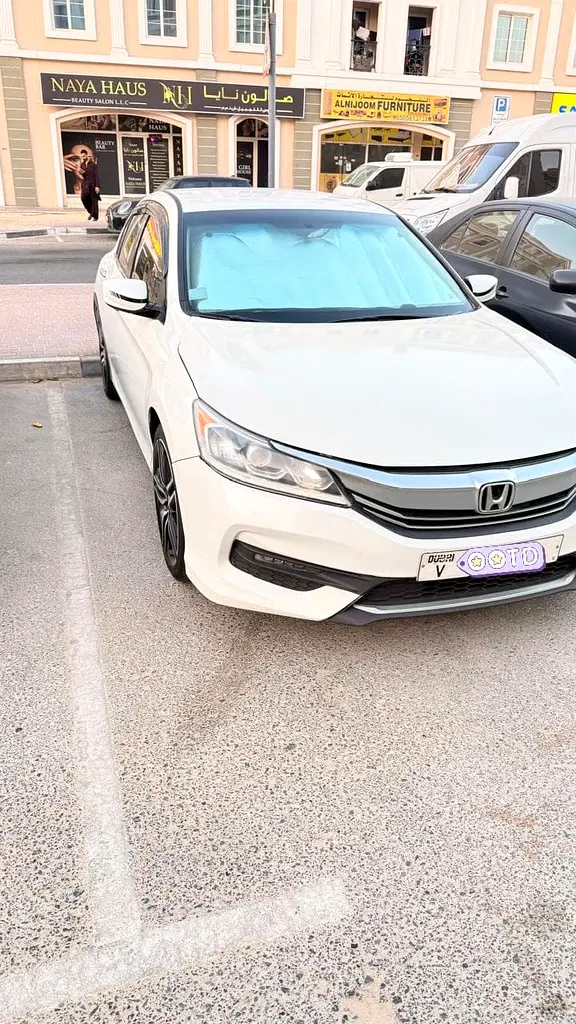 Honda Accord 2017 — photo 1 of 8