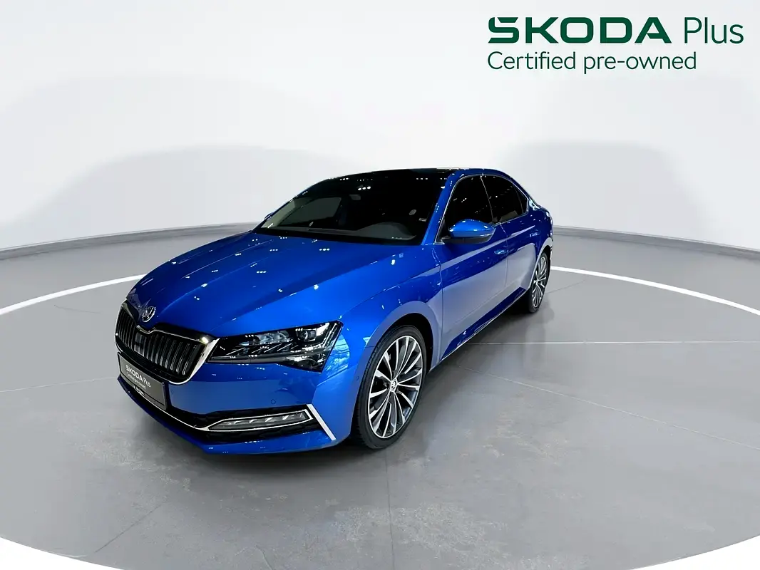 Skoda Superb 2023 — photo 1 of 10