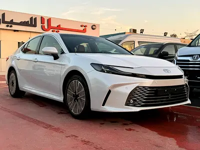 TOYOTA CAMRY GLE 2.5L 2025 - WHITE *EXPORT ONLY*