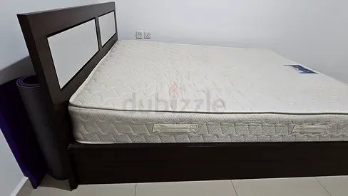 Queen-size mattress - good condition