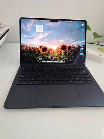 MacBook Air M4 256GB with apple care+