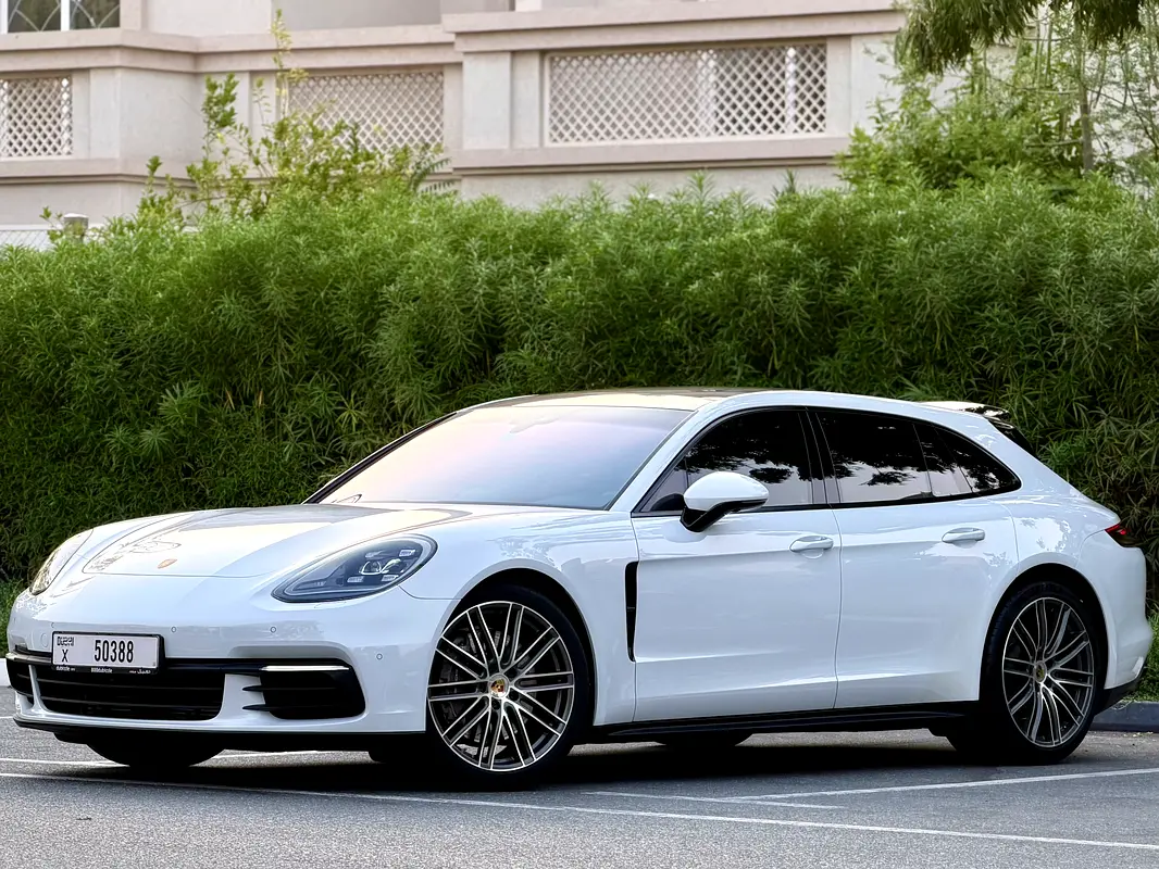 Porsche Panamera 2019 — photo 1 of 20