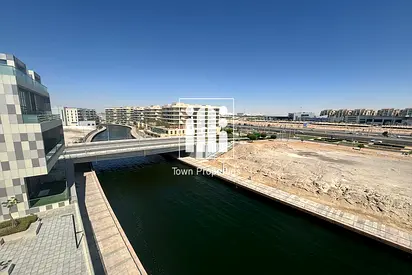 تـراس كـبـيـر مـع إطـلالـه مـائـيـه مـذهـلـه | شـقـه دوبـلـكـس 3 غـرف نـوم | مـفـروشـه بـالـكـامـل |