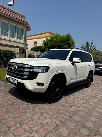 Toyota Land Cruiser 2024 Twin turbo 3.5 L Black Edition original paint under warranty ALFUTTAIM