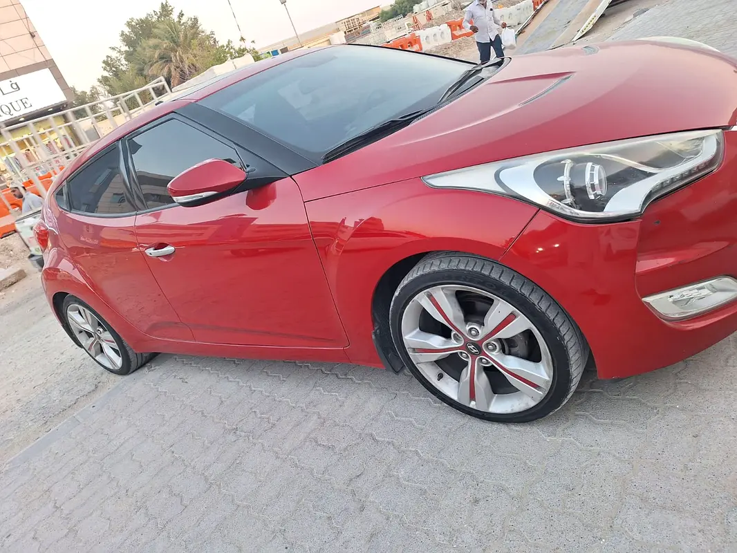 Hyundai Veloster 2015 — photo 1 of 10