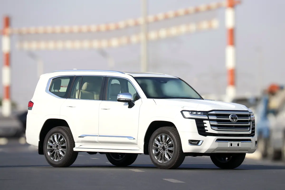 Toyota Land Cruiser 2026 — photo 1 of 17