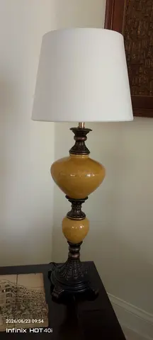 Vintage-style ceramic and metal table lamp with white shade