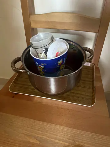 FREE Pot and other kitchen items